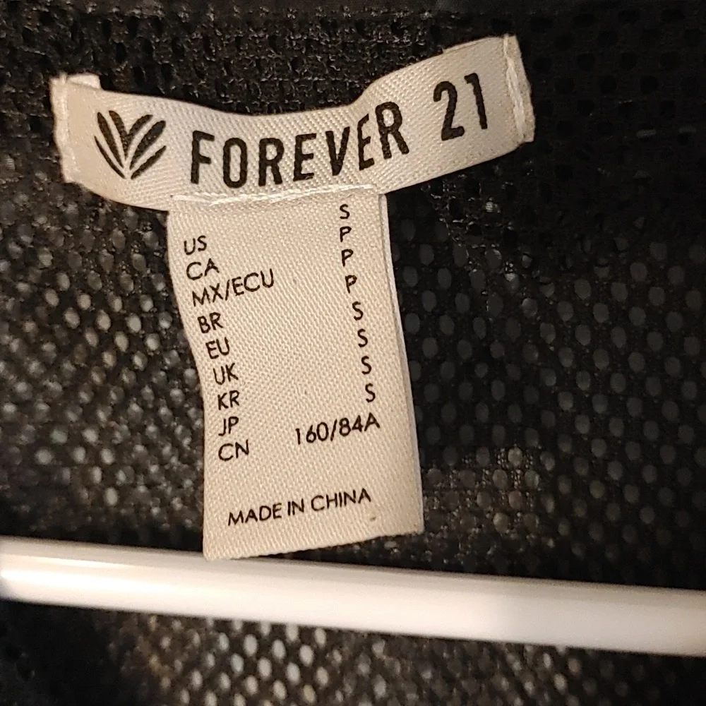 Forever 21 Black Camo Cropped Quarter Zip Wind Jacket With Hood Size Small - Picture 4 of 5